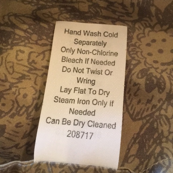 100% Silk Cabi Sleeveless Top With Ruffle - Picture 7 of 7